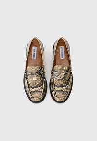 Snakeskin-patterned loafers in yellow, black, and beige, with a smooth finish, cushioned insole, and a rounded toe design.