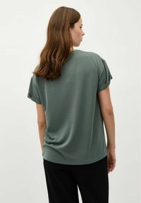 mbyM AMANA-M - T-shirt basic - deep grass