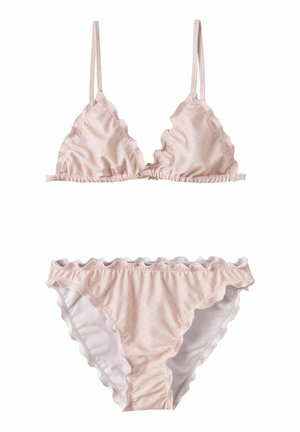 Svetloružové bikini s volánikmi, obsahujúce trojuholníkový vrchný diel s tenkými ramienkami a zodpovedajúce spodné diely bikini.