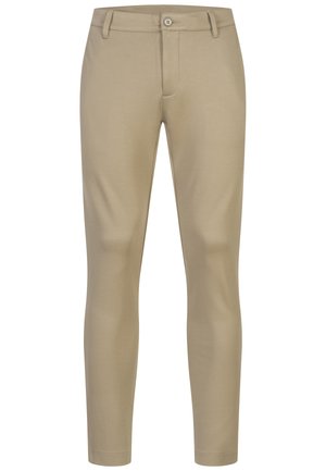 Pantaloni beige su misura con una texture liscia, vestibilità slim e chiusura con bottone in vita. Presentano tasche classiche e un design pulito.