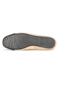 Schoenzool met een getextureerd zwarte rubberen oppervlakte en een lichtbeige suède bovenkant, met een golfpatroon voor verbeterde grip.