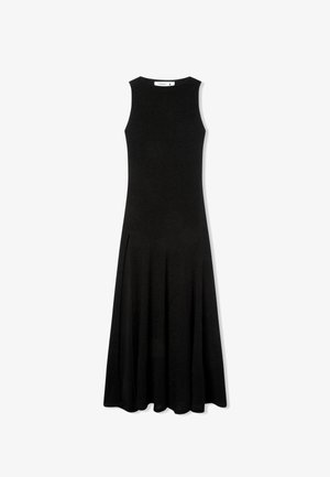 Abito nero senza maniche con parte superiore aderente e gonna svasata. Realizzato in un tessuto liscio e strutturato, con sottili pieghe laterali.