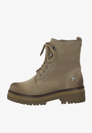 Wildleder-Ankle-Boots in Taupe mit Schnürung, gepolstertem Kragen, dekorativem Metallblumenakzent und robustem Gummisohle für Trittfestigkeit.