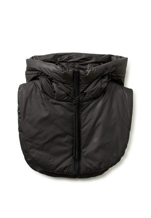 Czarny ocieplany kołnierz z przednim zamkiem błyskawicznym i regulowanym sznurkiem do ochrony przed zimnem.