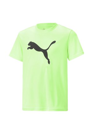 Limetkově zelené sportovní tričko z hladké tkaniny má velké černé skákající logo pumy uprostřed, kulatý výstřih a krátké rukávy.