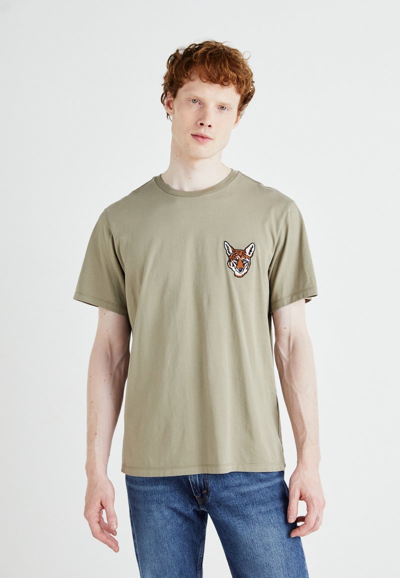 DOCKERS GRAPHIC TEE - Tricou cu imprimeu - khaki
