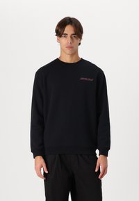 Zwarte sweatshirt gemaakt van een katoenmix, met een ronde hals en lange mouwen. De voorkant toont een klein rood "Santa Cruz" logo.