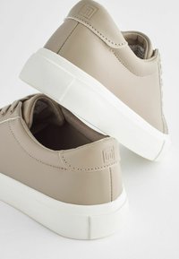 Next Sneakers - neutral