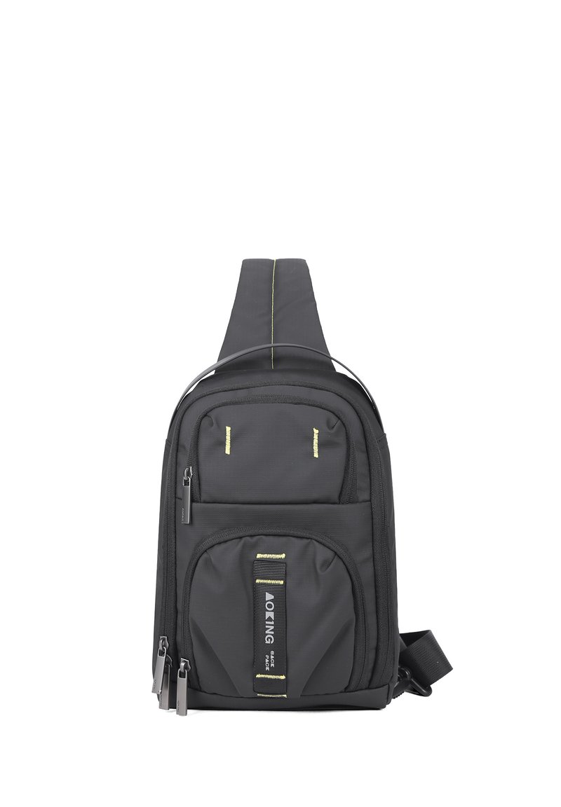 Borsa a tracolla nera con una finitura testurizzata, che presenta molteplici tasche con zip, una cinghia frontale e accenti riflettenti gialli.
