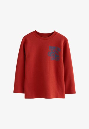 Next, REGULAR FIT GRAPHIC LONG SLEEVE TEXTURED - Camiseta de manga larga - rust red monster truck