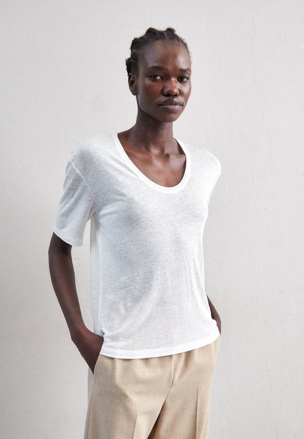ESSENTIALS  AMARINGA - Basic T-shirt