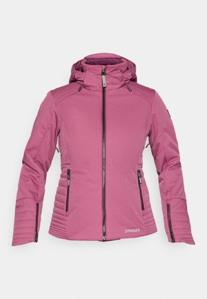 Una chaqueta aislante rosa con capucha, que cuenta con bolsillos con cremallera, textura acanalada en los hombros y un logo en la parte inferior izquierda delantera.
