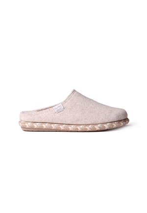Beige Filzschlappen mit offener Ferse, abgerundeter Zehenpartie und einer Sohle im geflochtenen Jute-Stil. Glatte Textur mit einem dezenten Glanz und einem kleinen Logotag.