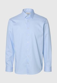 Γαλάζιο πουκάμισο με κουμπιά, μακριά μανίκια, κλασικό γιακά, κατασκευασμένο από απαλό ύφασμα με διακριτική υφή και μαργαριταρένια κουμπιά.