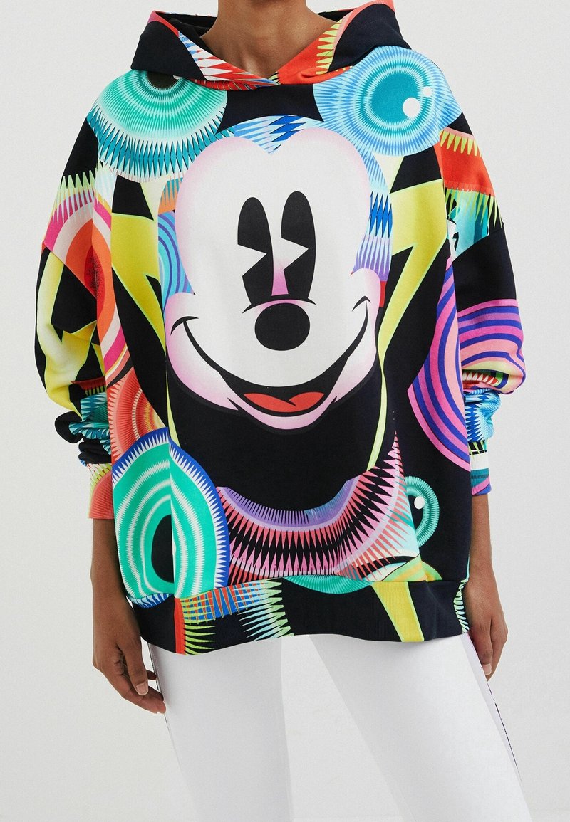 Färggad luva-tröja med en stor Mickey Mouse grafik, abstrakta mönster i livliga färger, mjukt tyg och avslappnad passform.