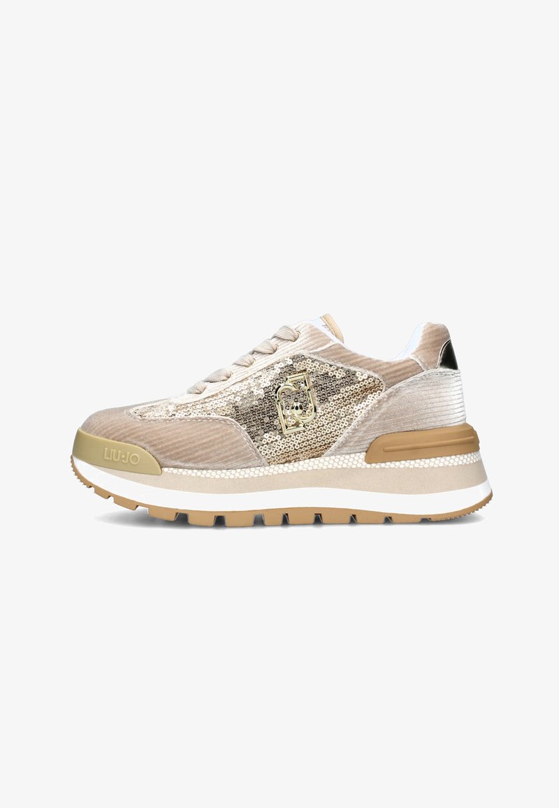 Scarpa sportiva beige con dettagli in paillettes, tomaia in tessuto testurizzato e suola chunky bianca e beige con dettaglio del logo dorato.