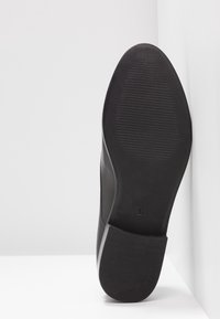 KIOMI Chaussons - black