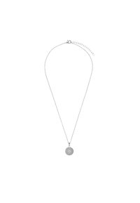 Collana d'argento con una delicata catena e un pendente circolare che presenta un design a bussola. Texture liscia con dettagliati incisi sul pendente.