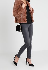 Vero Moda Giacca invernale - brown