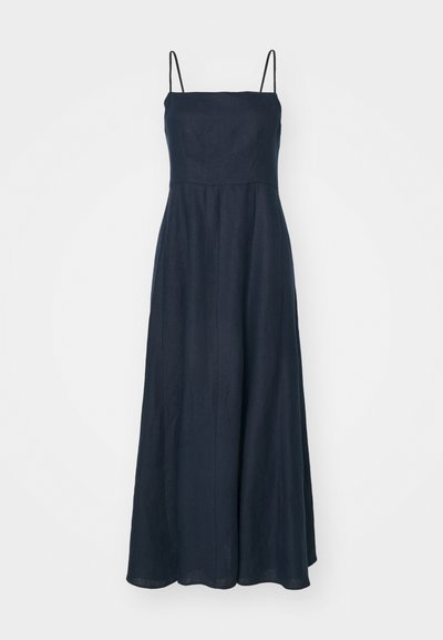 Robe maxi en lin bleu marine avec des bretelles fines, un corsage ajusté et une jupe fluide. Présente des coutures pour la structure et une texture lisse.
