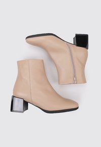 Sandra Fontán Bottines - beige