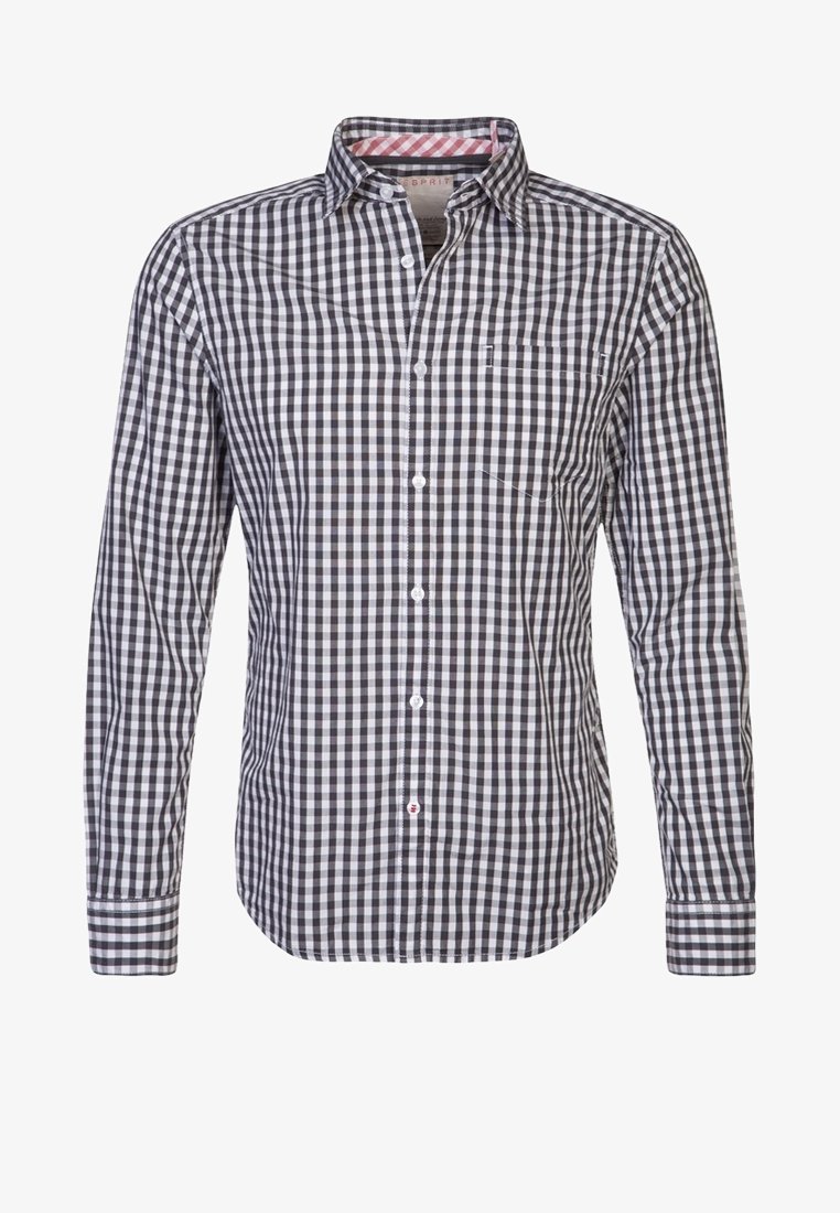 Chemise à manches longues à carreaux noirs et blancs, boutonnée, avec col et une poche poitrine.