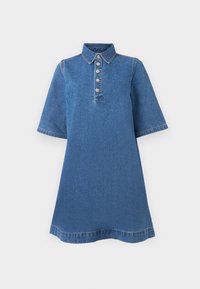 Denimkjole med krage, korte ermer og fem metallknapper foran. Blått stoff med en glatt tekstur og lett falming.