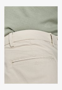 Non selezionato, white snow solid