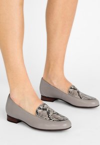 Clarks UN BLUSH EASE - Slip-ons - beige