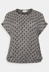 Haut noir à manches courtes avec un motif de formes en éventail superposées en blanc et corail. Tissu lisse avec une coupe décontractée et un col rond.