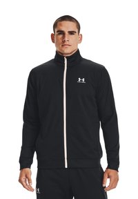 Zwarte sportieve zip-up jas met hoge kraag, roze rits en wit logo op de borst. Zachte, gladde stof met een gestroomlijnde pasvorm.