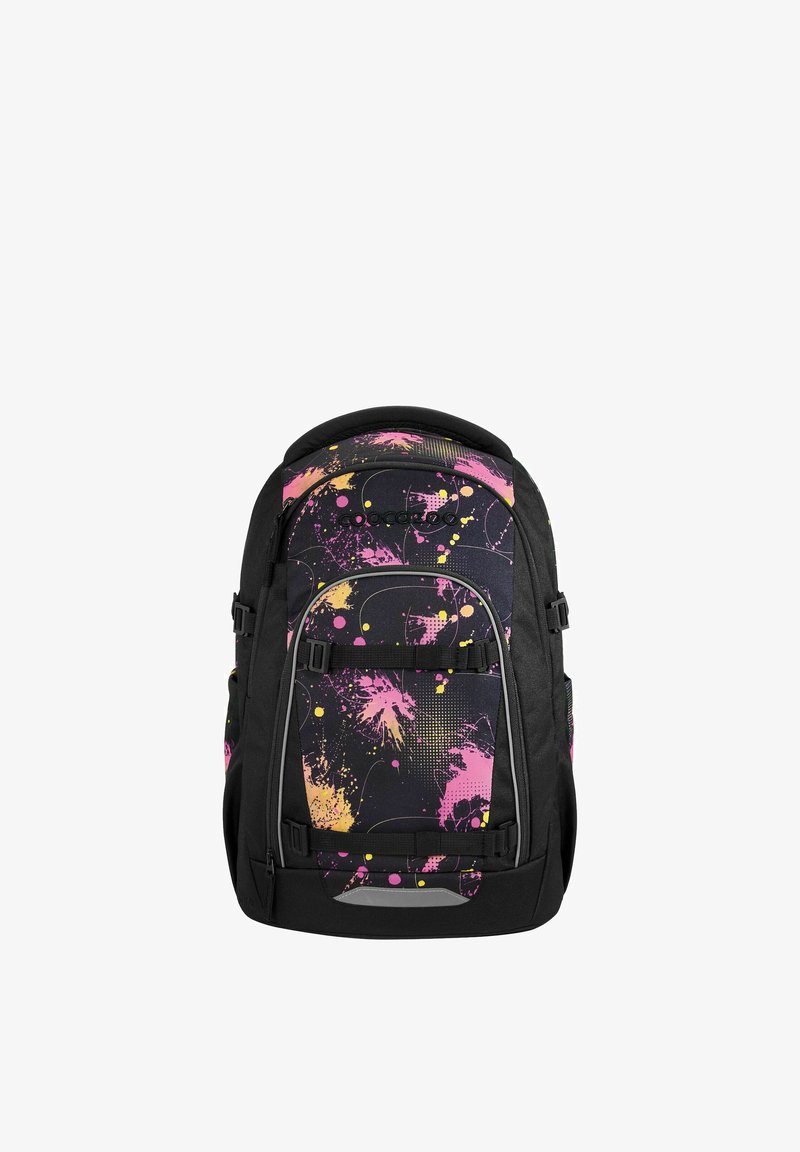 Sac à dos noir avec une surface texturée présentant un motif éclaboussé vibrant en rose et jaune, des bretelles réglables et plusieurs compartiments.