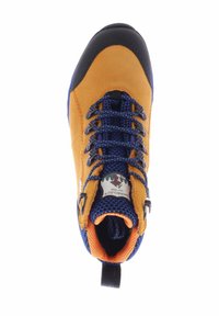 Oranje en blauwe wandel schoen met een gekartelde leren bovenkant, mesh binnenvoering, ronde veters en een trekstijl aan de hiel voor gemakkelijk aan- en uittrekken.