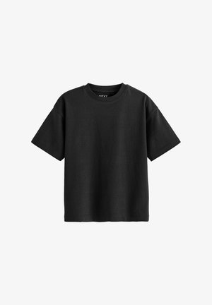 Czarna bawełniana koszulka z okrągłym dekoltem, krótkimi rękawami i luźnym krojem. Gładka tekstura, bez widocznych wzorów czy dodatków.