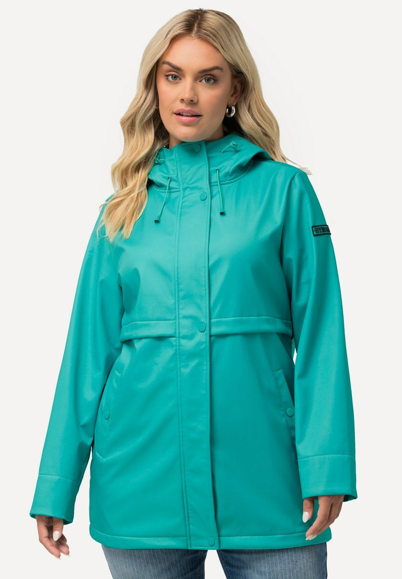 Turkos vattentät jacka med huva, justerbara snoddar, framfickor och en avslappnad passform. Slät textur och stilren finish.