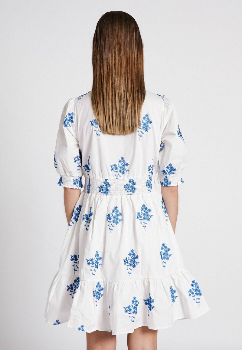 NORR MILUNA - Shirt dress - white w. blue embroidery/blue - Zalando.ie