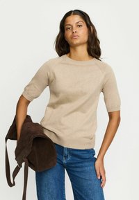 Unselected, beige