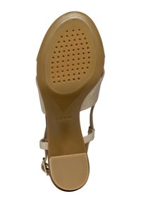 Sola in beige di sandalo in materiale gommoso, con superficie strutturata e fori di drenaggio. Design della fascia con fibbia regolabile sul lato.