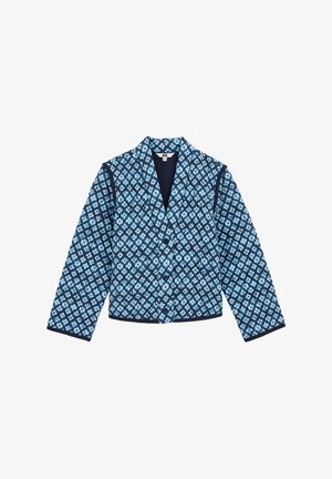 Kék tónusú steppelt dzseki gyémántmintával, tengerészkék díszítéssel és gombos záródással. A dizájn hosszú ujjú és hajtókás gallérral rendelkezik.