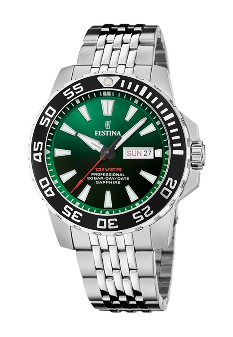 Montre de plongée avec un cadran vert, un bracelet en acier inoxydable argenté, une lunette noire, un affichage de la date, des marqueurs luminescents et une étanchéité jusqu'à 20 bars.