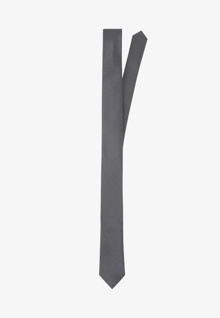 Grau gefärbte Krawatte mit strukturiertem Finish, die ein schmales Design und eine spitze Spitze aufweist. Hergestellt aus Stoff und hängt gerade, wobei eine Seite leicht länger ist.