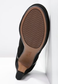 Clarks Pumps - black
