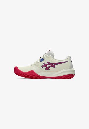 Tennisschuhe mit einem weißen Obermaterial, einer pinken Gummisohle und blauen Akzenten. Verfügt über eine Mesh-Zunge und ein stromlinienförmiges Design für optimale Leistung.