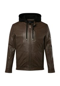 Chaqueta de cuero marrón con capucha negra desmontable, cierre de cremallera, múltiples bolsillos frontales y detalles cosidos en los hombros y los lados.