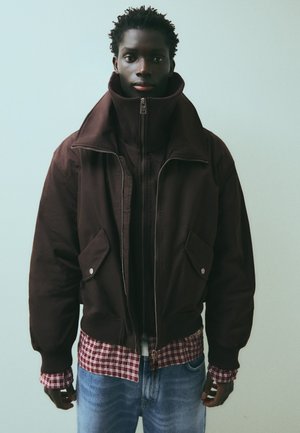 Bershka, DOUBLE-COLLAR TECHNICAL JACKET - Blouson bomber - dark brown