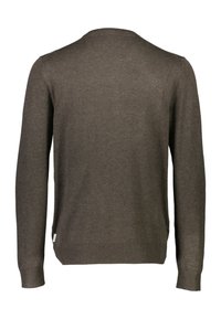 Brun crewneck-tröja i mjukt stickat material, med långa ärmar och ribbstickad kant vid ärmsluten och nederkant. Minimal varumärkning på sidan.
