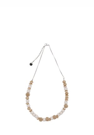 Halskette mit Holz- und Keramikperlen in natürlichen und cremefarbenen Tönen, aufgefädelt auf einer Silberkette mit verstellbarem Verschluss und schwarzem Akzent.