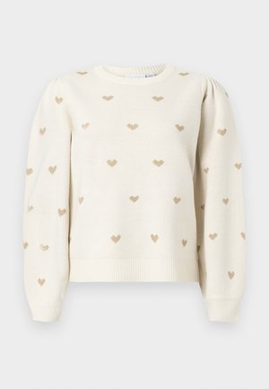 Maglione lavorato a maglia color crema con maniche lunghe a sbuffo e piccoli motivi a cuore dorati distribuiti uniformemente sul tessuto.