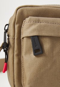 JOOP! Jeans BUCCINO PINO SHOULDER - Borsa a tracolla - greige