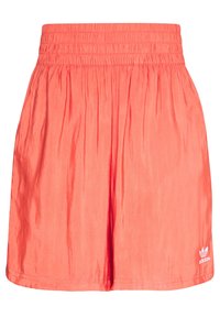 Koral atletiska shorts gjorda av lättviktsmaterial, med elastisk midja, plisserad design och en liten vit logotyp vid fållen.